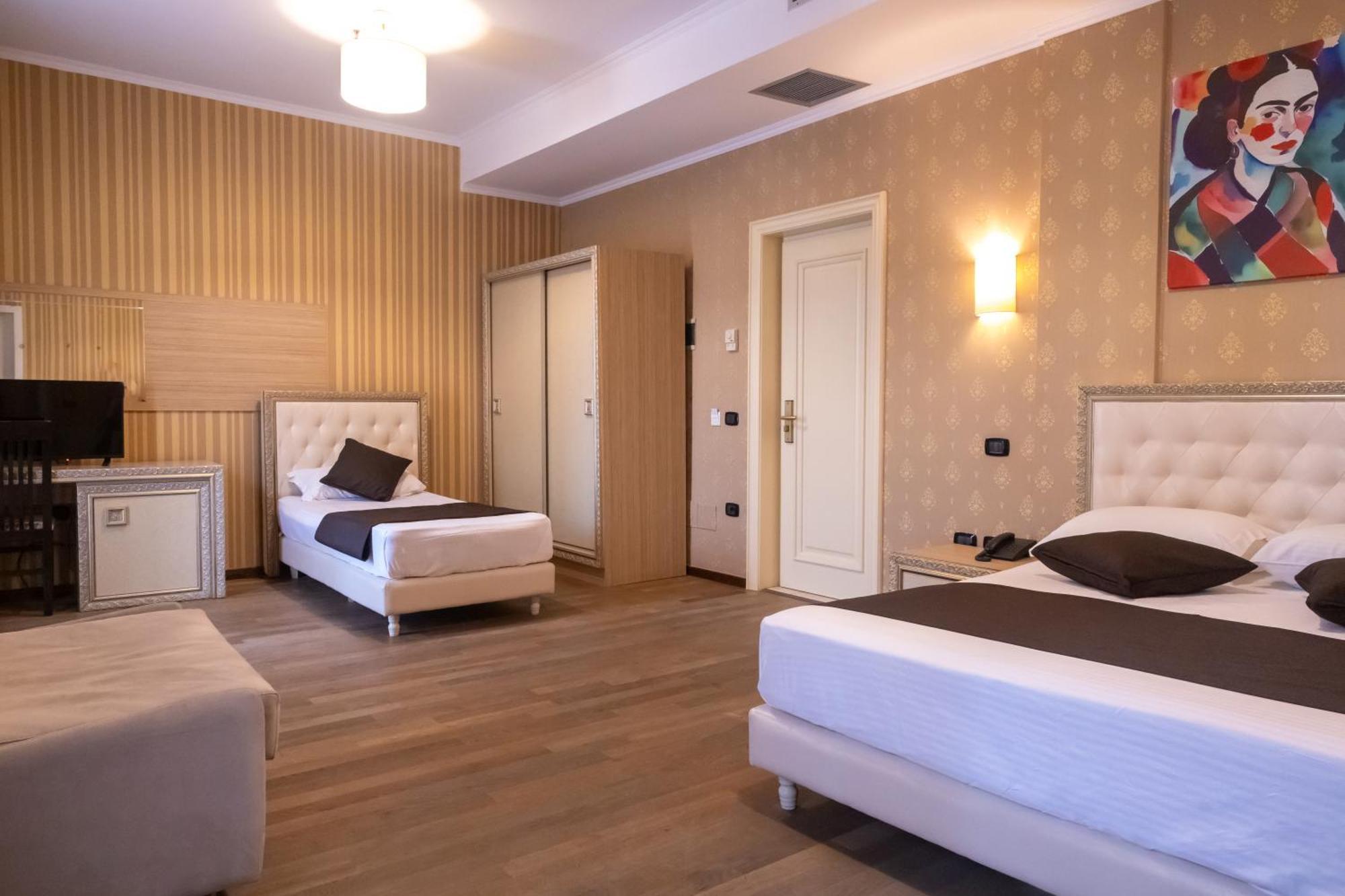 Amh Hotel Durres Exterior photo