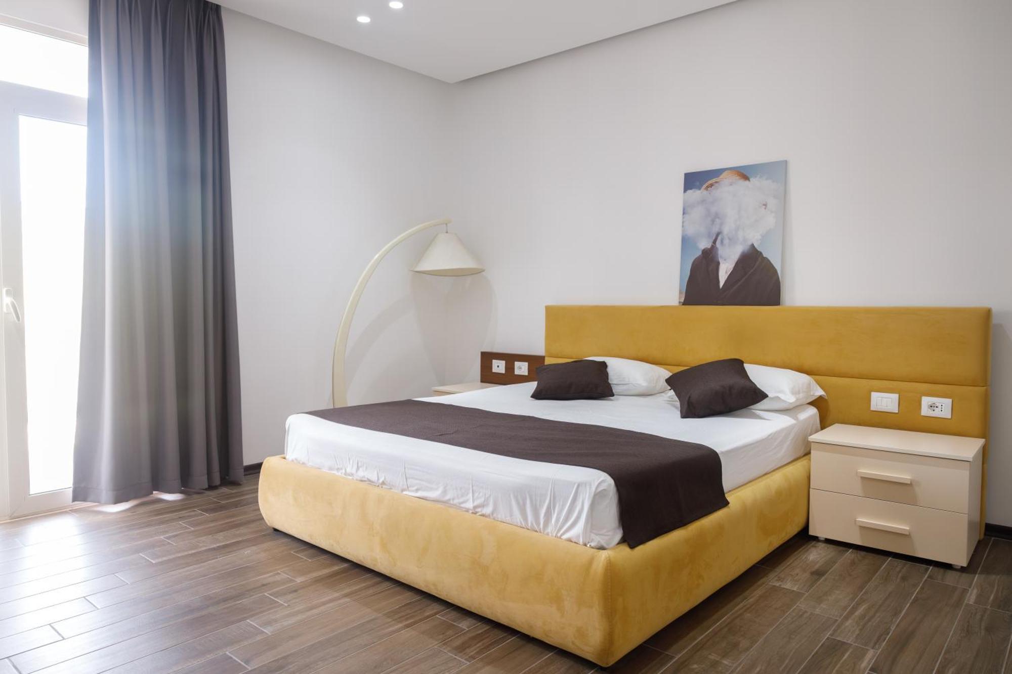Amh Hotel Durres Exterior photo