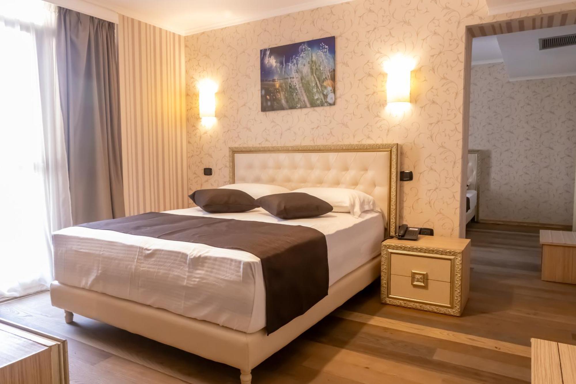 Amh Hotel Durres Exterior photo