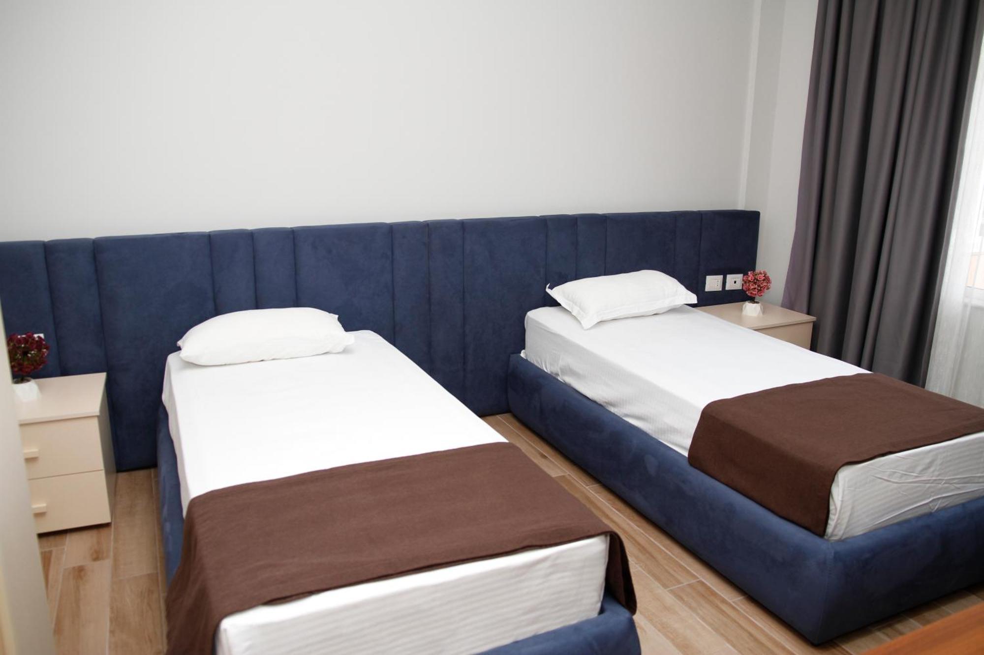 Amh Hotel Durres Exterior photo