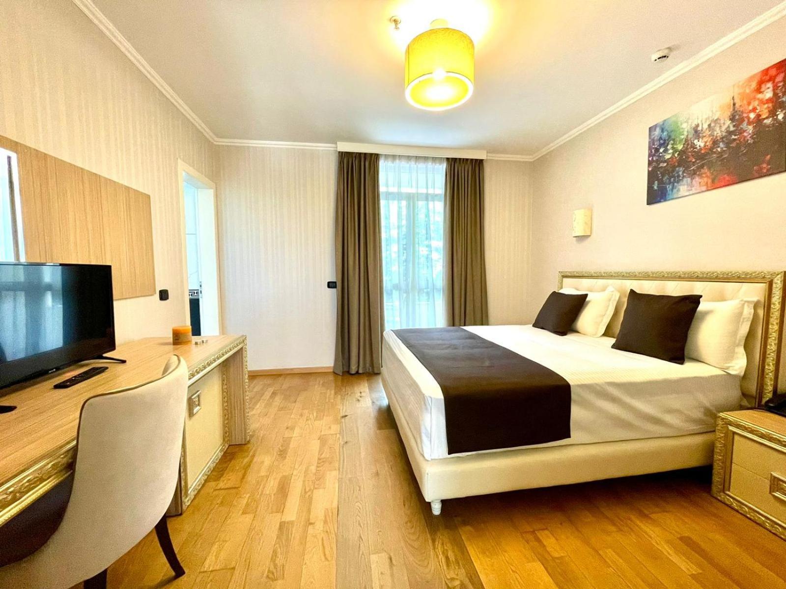 Amh Hotel Durres Exterior photo